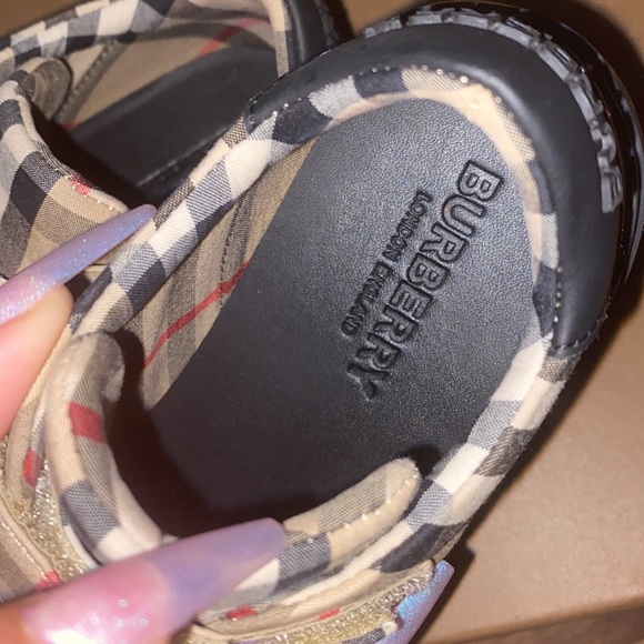 Burberry’s - Picture 4 of 6